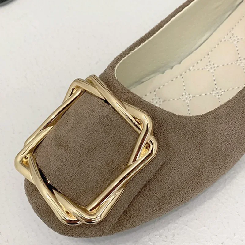 Kobieta Moda Square Toe Codzienne Flock Flats Lady Metal Square Buckle Kolorowe mokasyny Kobiece eleganckie zamszowe śliwkowe czerwone buty robocze