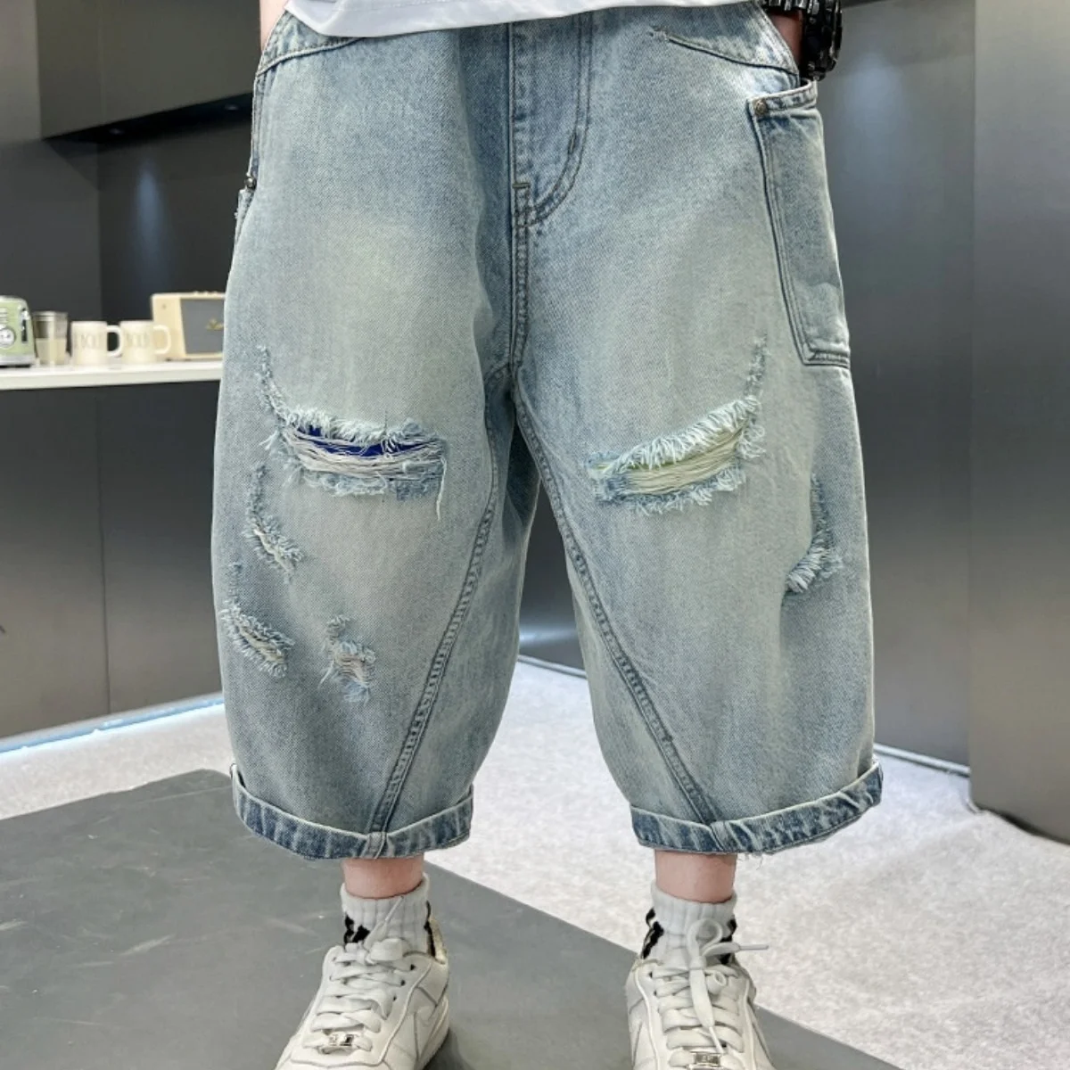 Jeans corti strappati alla moda per bambini alla moda per ragazzi High Street Bambino adolescente Nuovi pantaloni estivi in denim alla caviglia con foro rotto