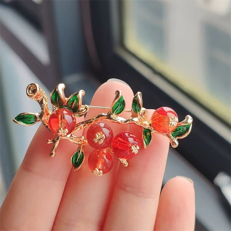 Fashionable wild fruit branch pearl brooch, anti-exposure pin for women, metal button to fix clothes, wedding party gift