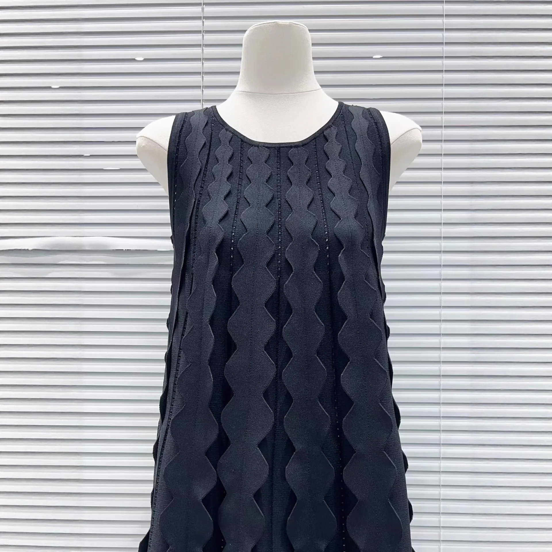 2026 весеннее новое дизайнерское платье без рукавов с круглым вырезом, модное сексуальное женское платье с бретелями на спине