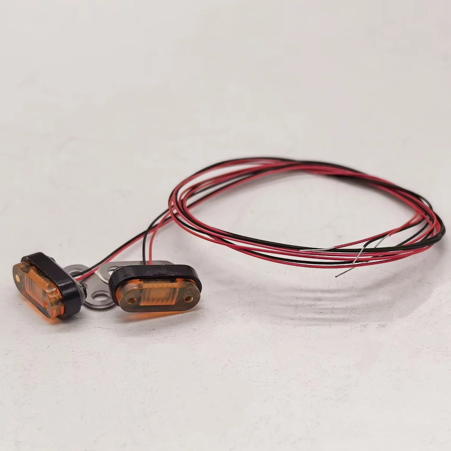 

Светодиодные габаритные огни-индикаторы и предупреждающие фонари для радиоуправляемых грузовиков и прицепов Tamiya 1/14, Scania 770S, R620, Actros, Volvo, MAN, LESU (запчасть)