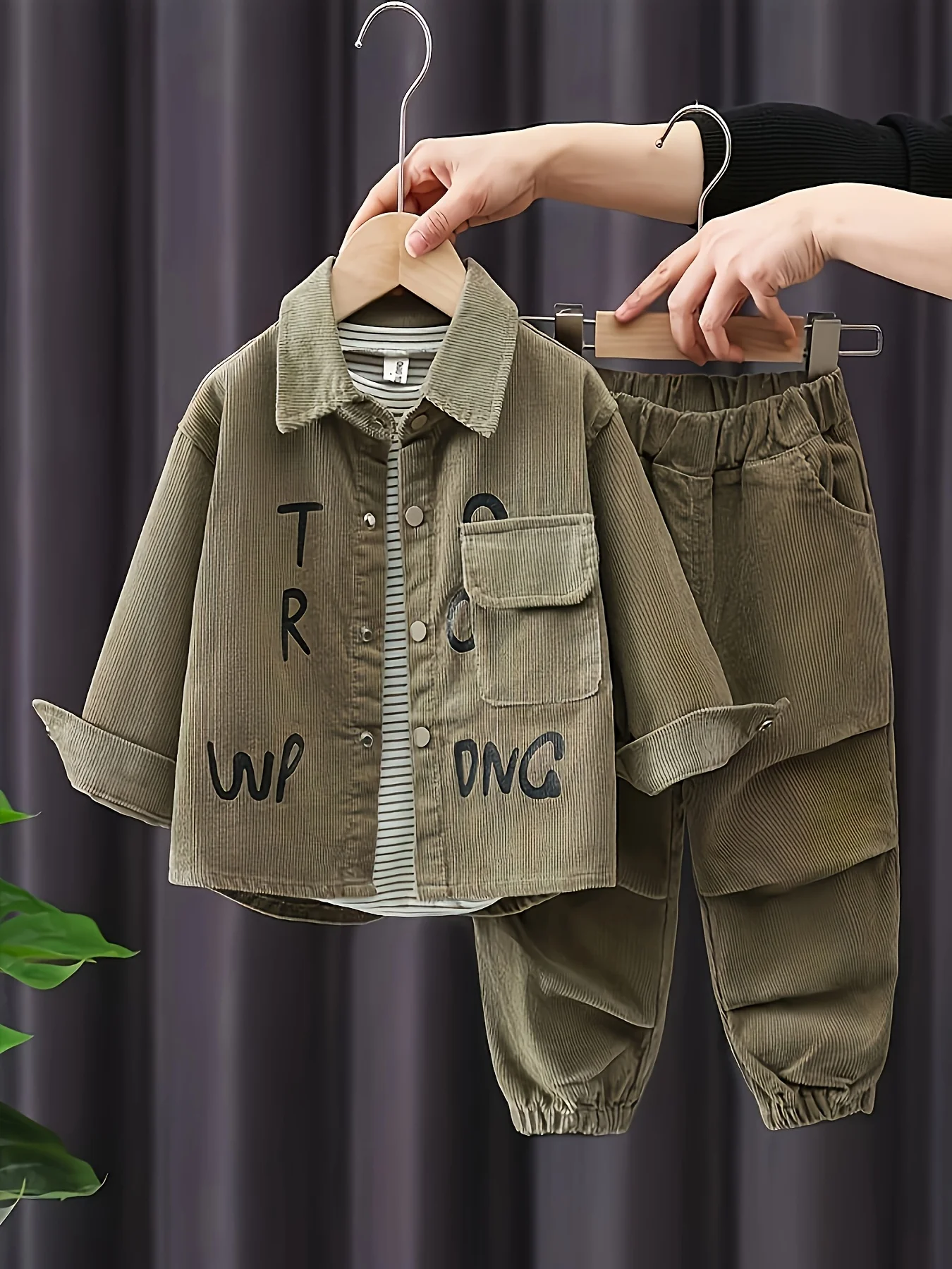 

New boys' spring and autumn fashion trend letter printed corduroy jacket with round neck and three piece set of boys' pants