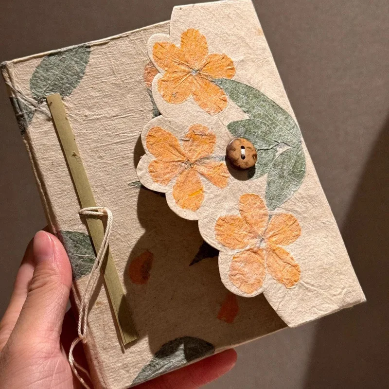 Carnet artisanal authentique grand format vierge en cours de création, kit de matériel pour carnet de notes DIY