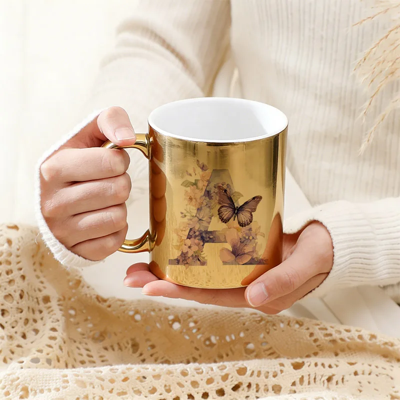 2026 Neuer Stil Schmetterling-Blumen-Buchstaben-Druck Mode-Wasserbecher Kaffeetasse Teetasse Milchbecher Goldene Tassen Partygeschenke für Freundin