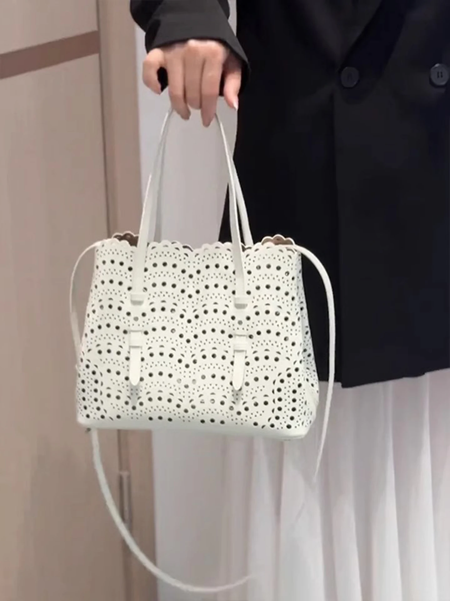 

White Hollow out Buet Bag Women's Summer 2025 Handheld Basket Bag Small Luxury Crossbody Tote Bag Korean Sle Soft Leather