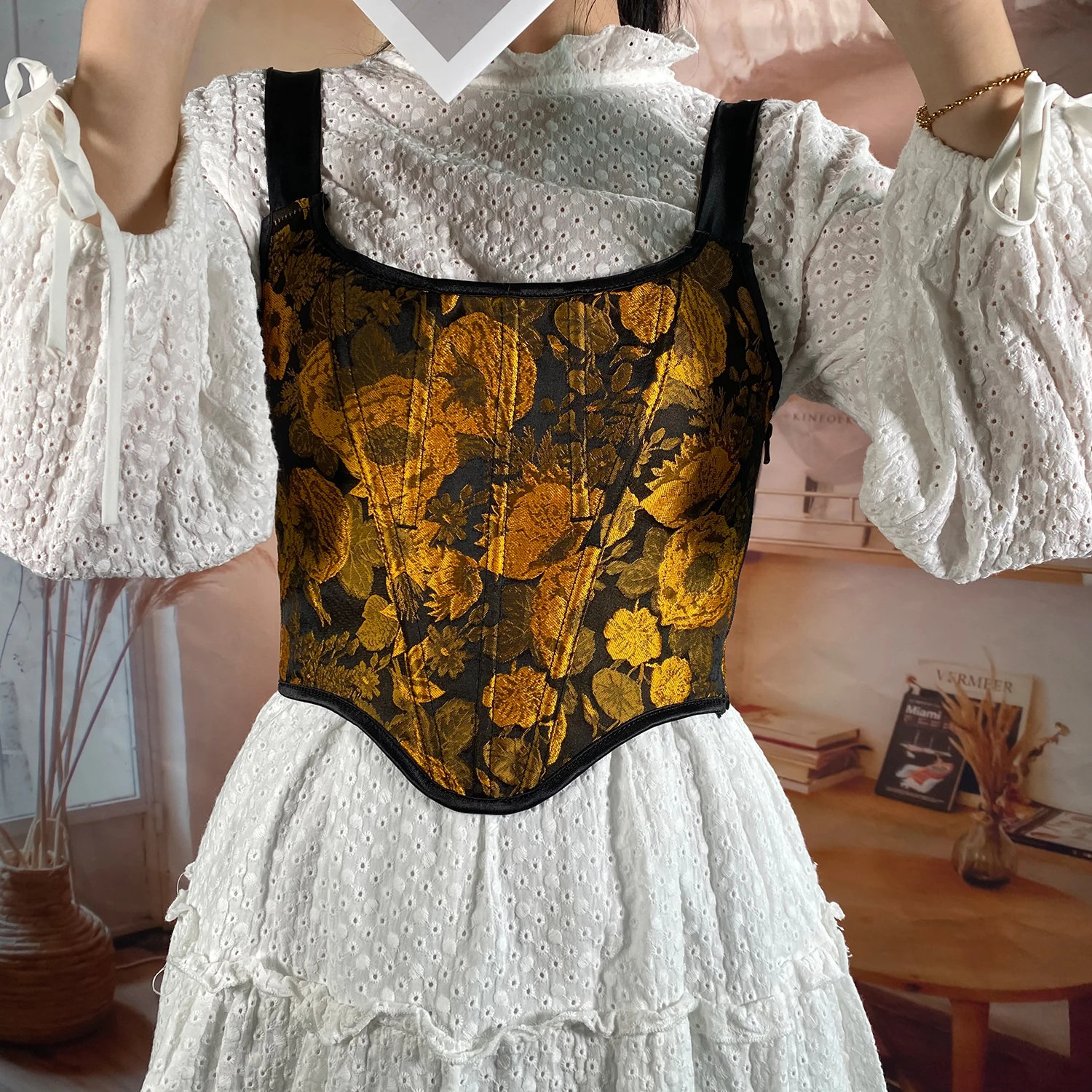 

Women Vintage Short Corset Sunflower Embroidery Girdle Outwear For Lace Up At Back Tight Fitting Corset