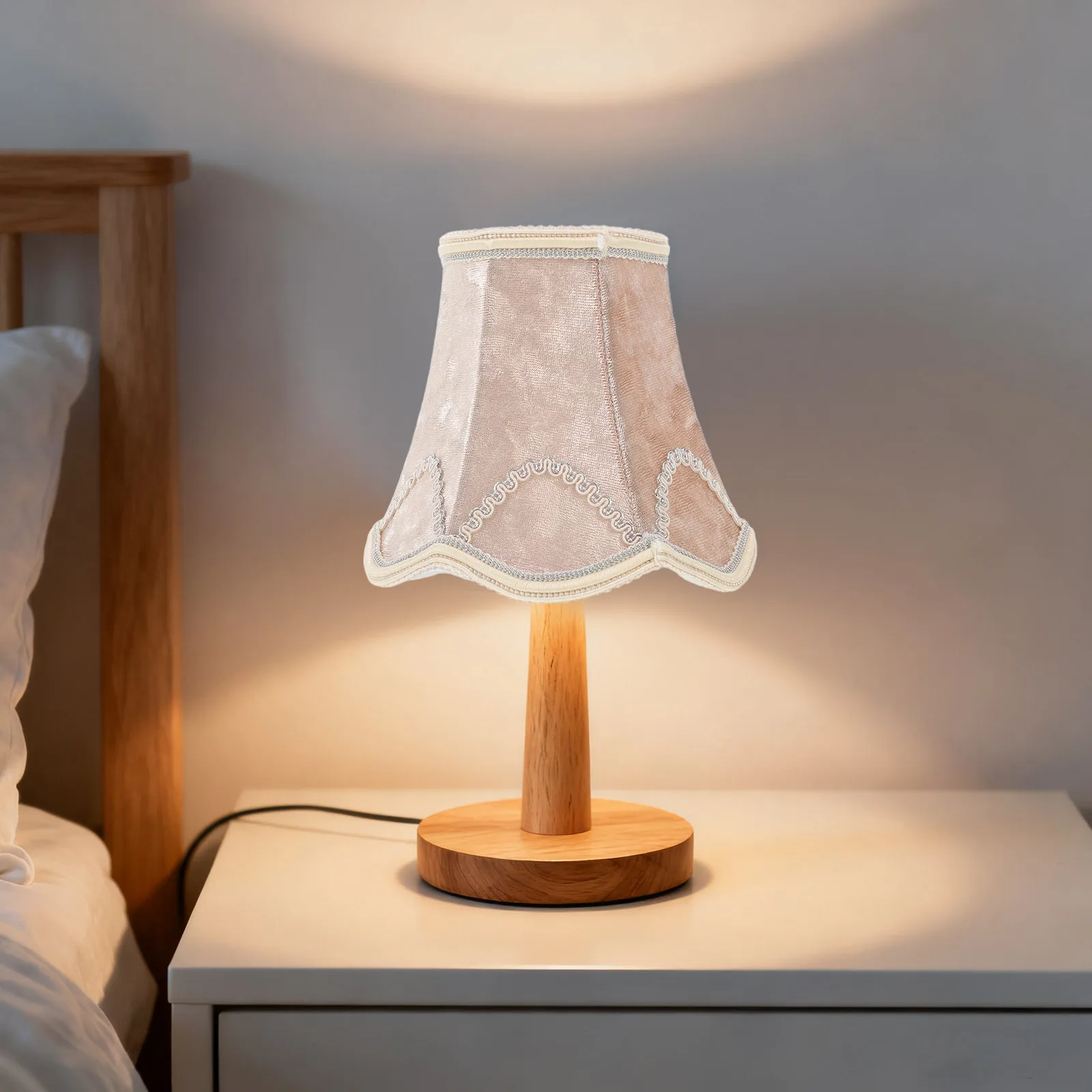

Clip-on Fabric Lampshade Cloth Lamp Shade 5.3x4.5x3.1 Elegant Replacement Light Cover for Table Wall Lamps Living Room Bedroom