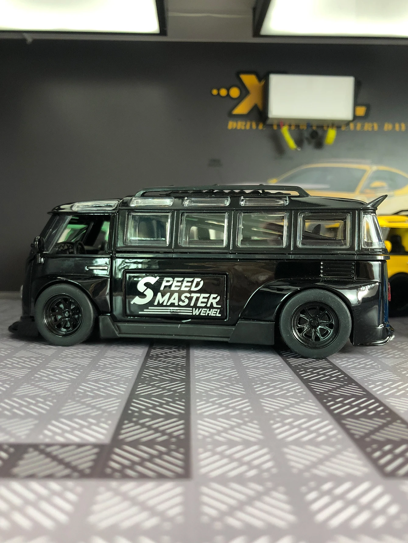 1: 32 نموذج سيارة معدل T1 محاكاة، زخرفة ثابتة، سيارة هدية معدنية قابلة للجمع