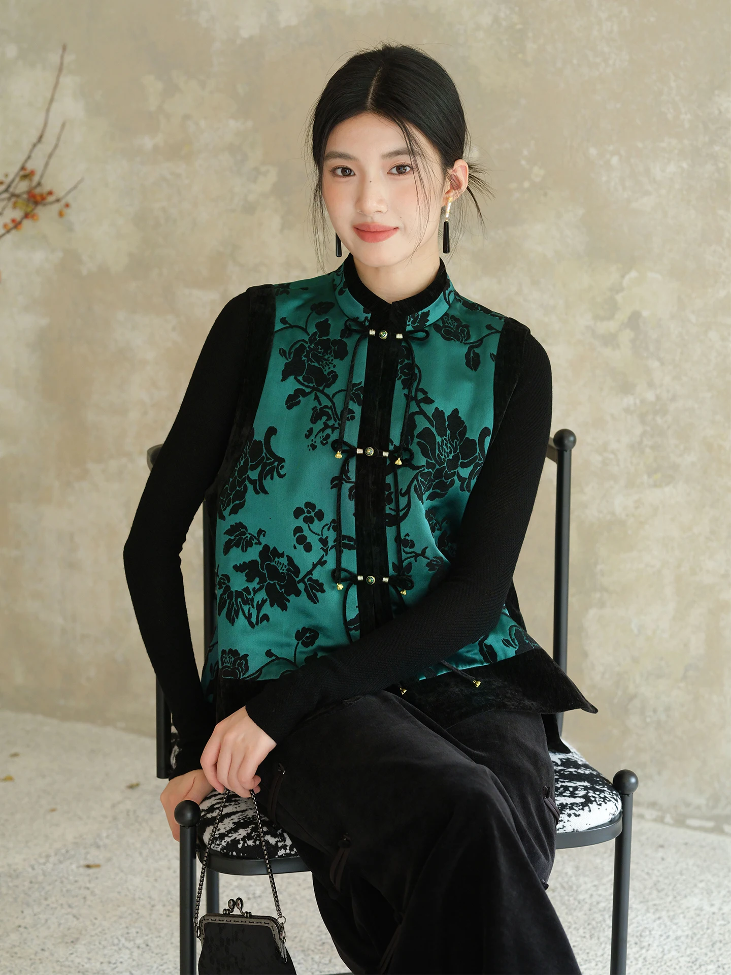 

Женский атласный хлопковый жилет Ele: модный, в традиционном китайском стиле, зимний, новинка, с воротником-стойкой, на одной пуговице