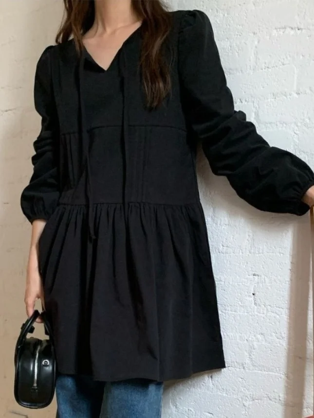 시크한 초봄 브이넥 리본 묶음 단색 달콤한 안티에이징 플리츠 버블 소매 루즈 드레스 여성 패션 봄 드레스