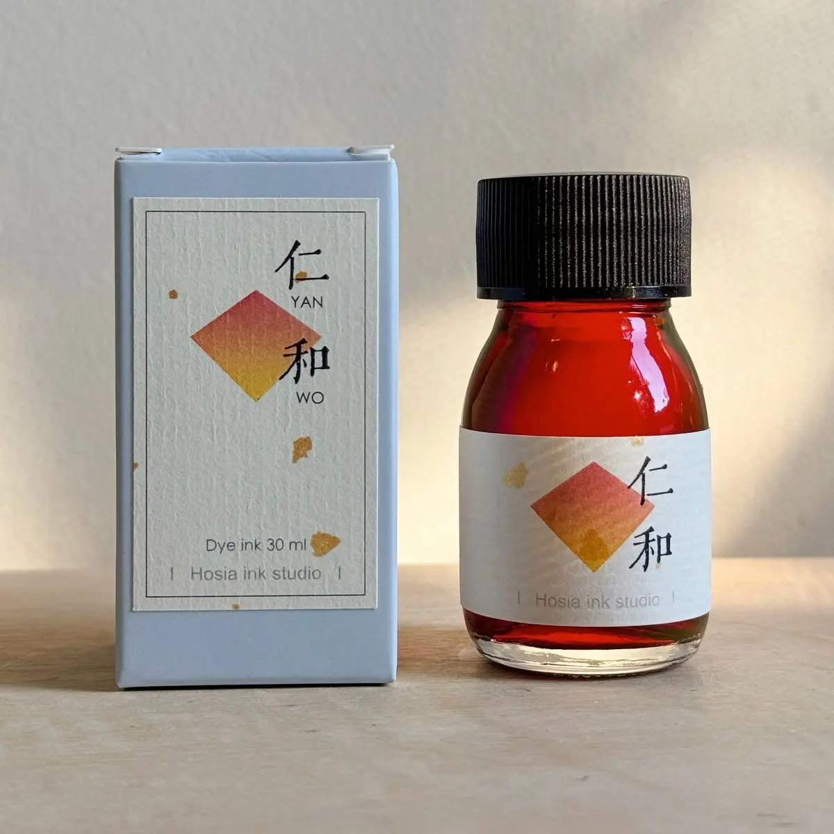 

Hosia Ink Studio,Empathy ,Gradient Chromatography Sheen Writing Pen Ink 30ml