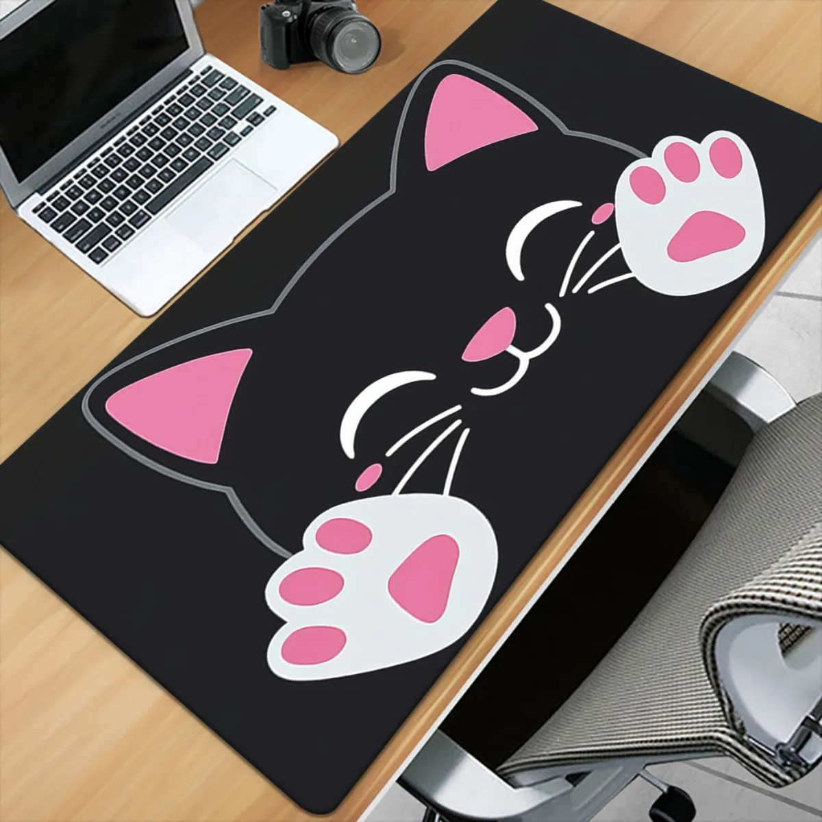 1 tapis de souris chat noir avec empreintes de pattes – Base en caoutchouc antidérapante, surface ultra lisse pour les jeux et le bureau, 31,5" x 11,6" ou 2