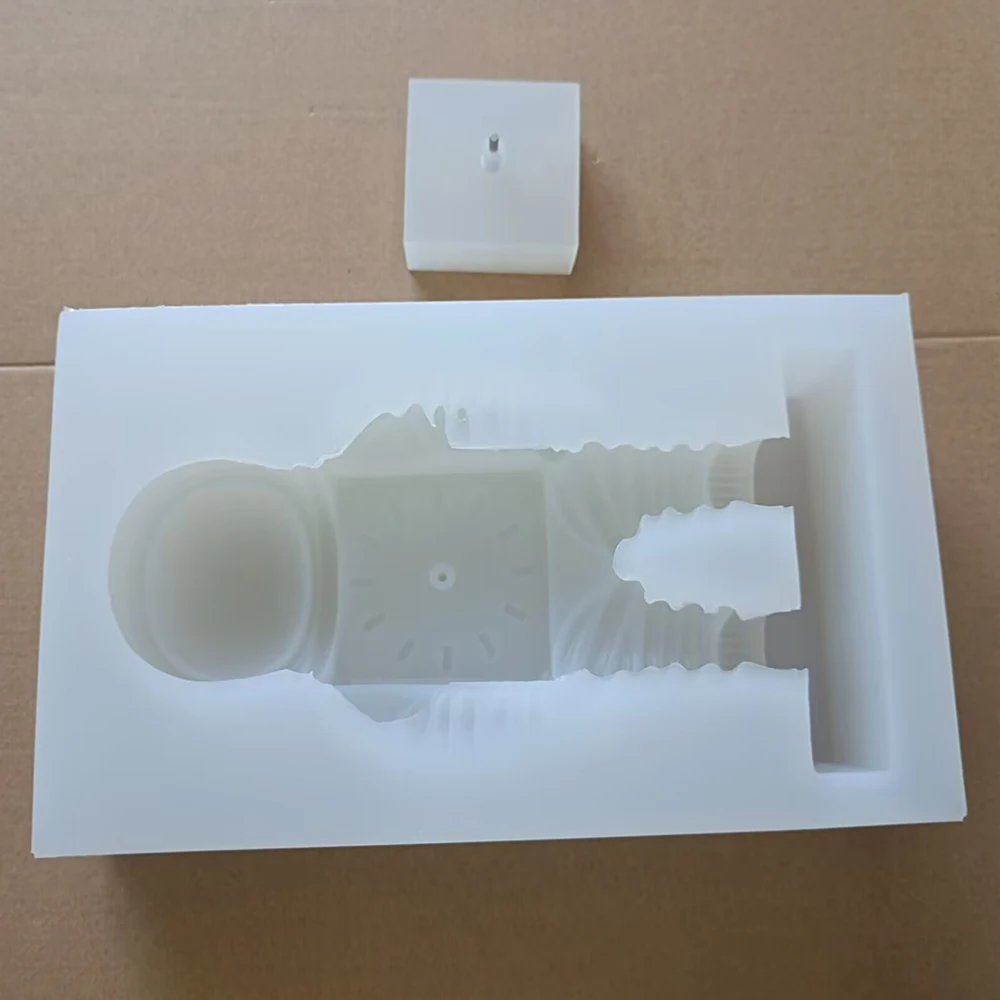 قالب سيليكون على شكل ساعة خرسانية على شكل رائد فضاء، مجموعة صنع ساعة مكتب أسمنتية ذاتية الصنع، قوالب ديكور منزلية فريدة من نوعها ذات طابع مساحة