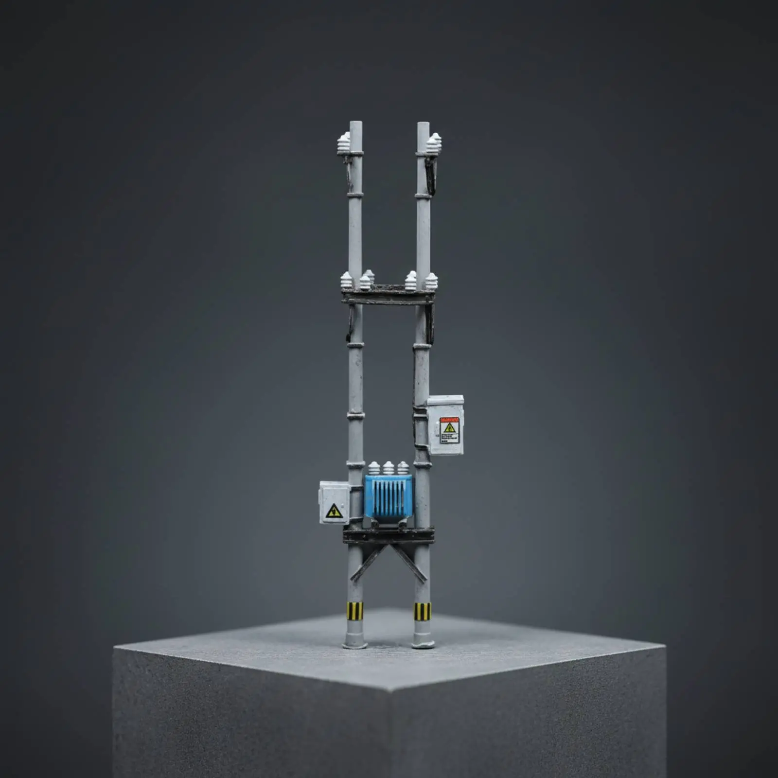 1:64 Utility Pole Model Scene Accessory Resin Utility Pole Realistic Details Fine Workmanship for Miniature Scene Builders view 2