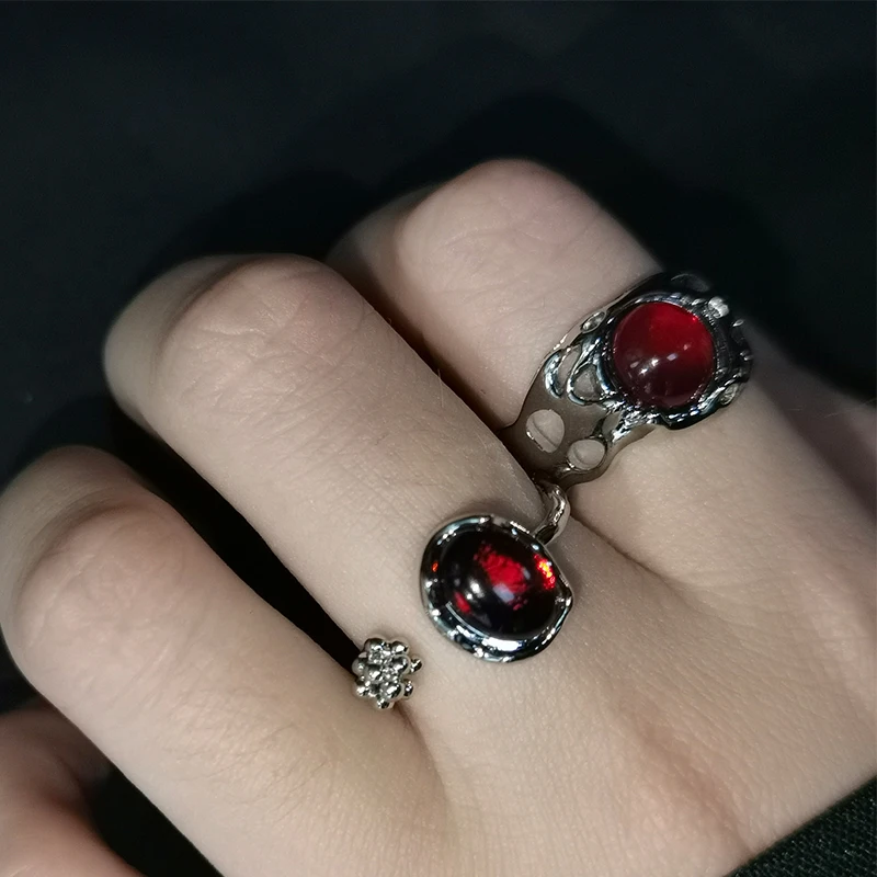 2Pcs Gothic Red Stone Rings Set Irregular Hollow Moonstone Open Ring Vintage Flower Bud Opal Rings Set Egirl Grunge Jewelry Gift