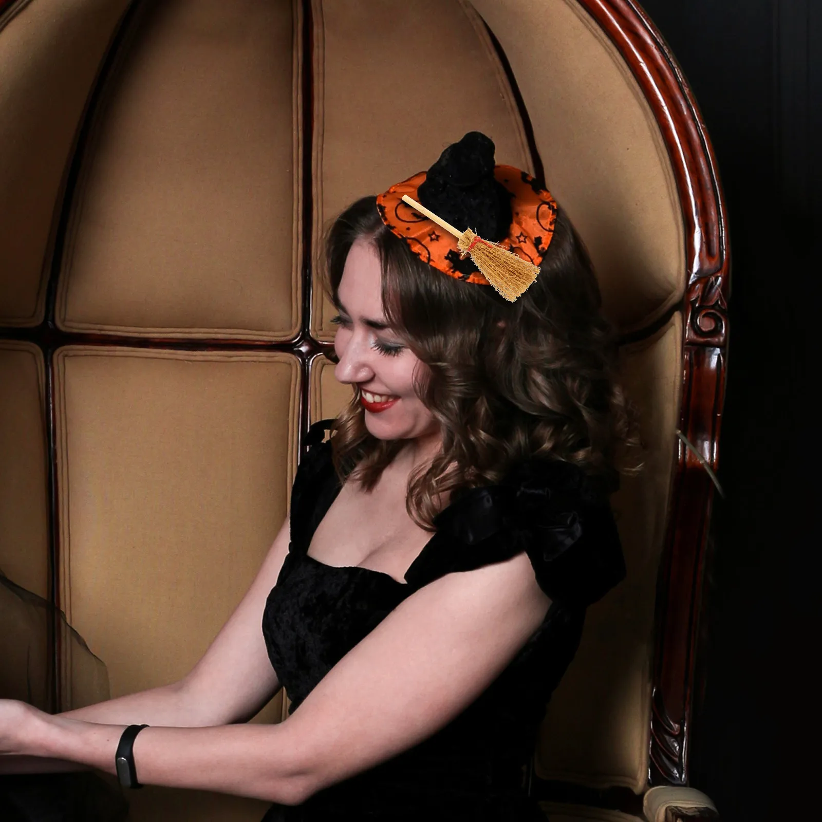 

20Pcs Broom Hanging Ornaments Miniature Cleaning Tools Halloween Witch Broom House Accessories Wooden Small Brooms