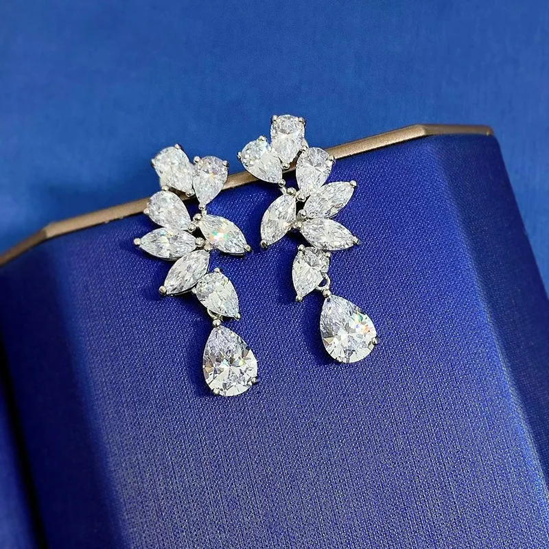 2023 New 925 Silver High Carbon Diamond Earrings Droplets 6 * 8mm White Diamond Earrings for Women in Europe and America