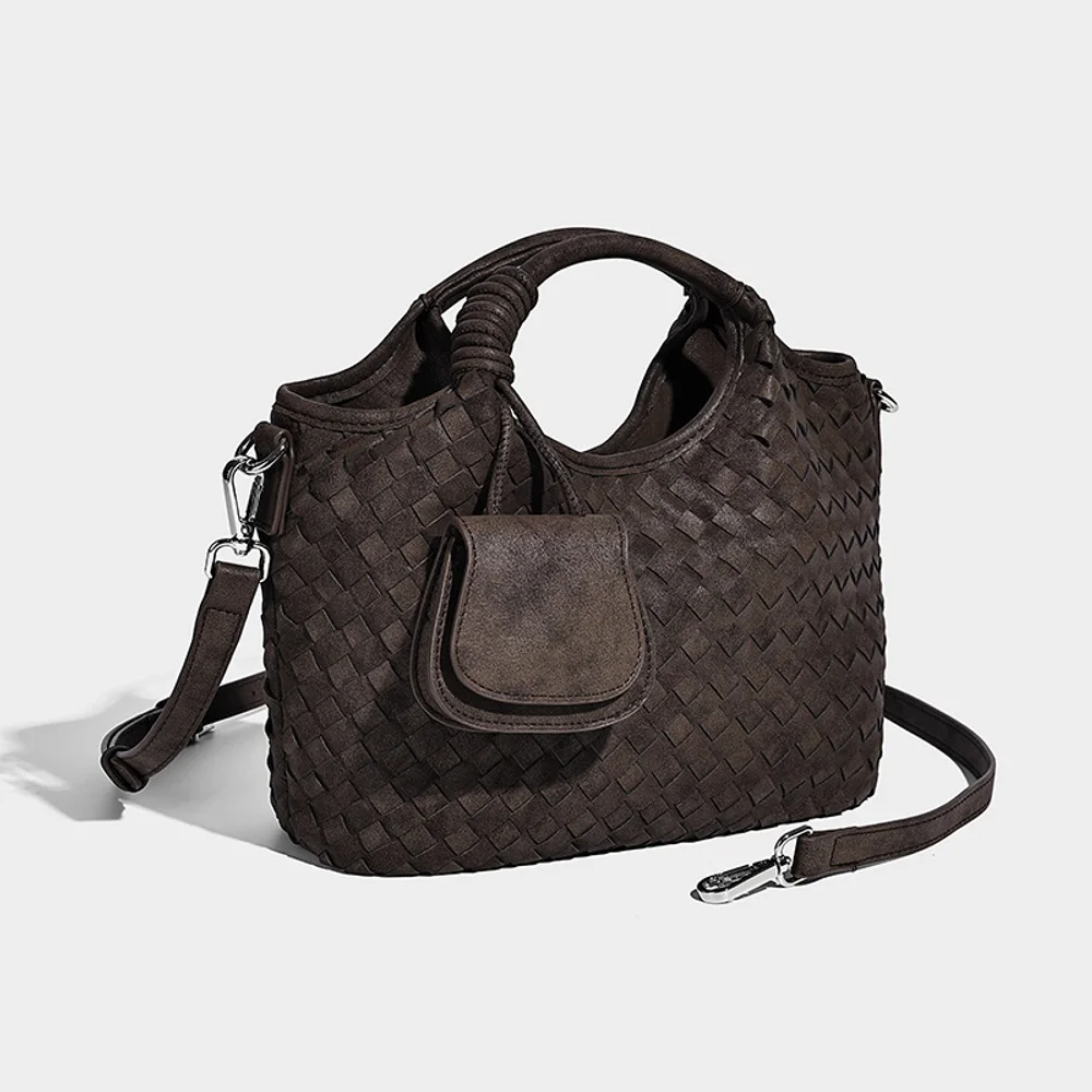 

Усовершенствованная и нишевая дизайнерская матовая тканая сумка, новая модная и универсальная ручная сумка-тоут на одно плечо для поездок на работу.