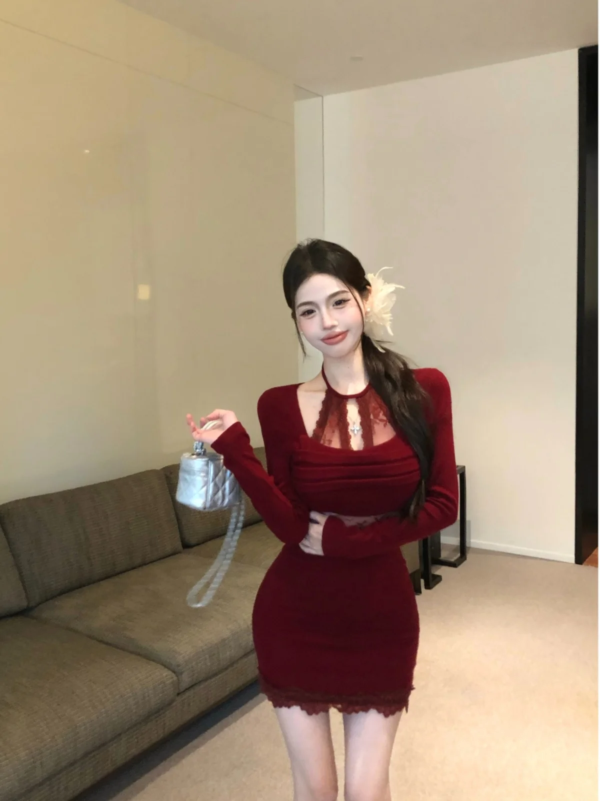 Czerwona spódnica z dzianiny z koronkowymi wstawkami, dopasowana w talii, długa, jesienno-zimowa, model Pure Desire.