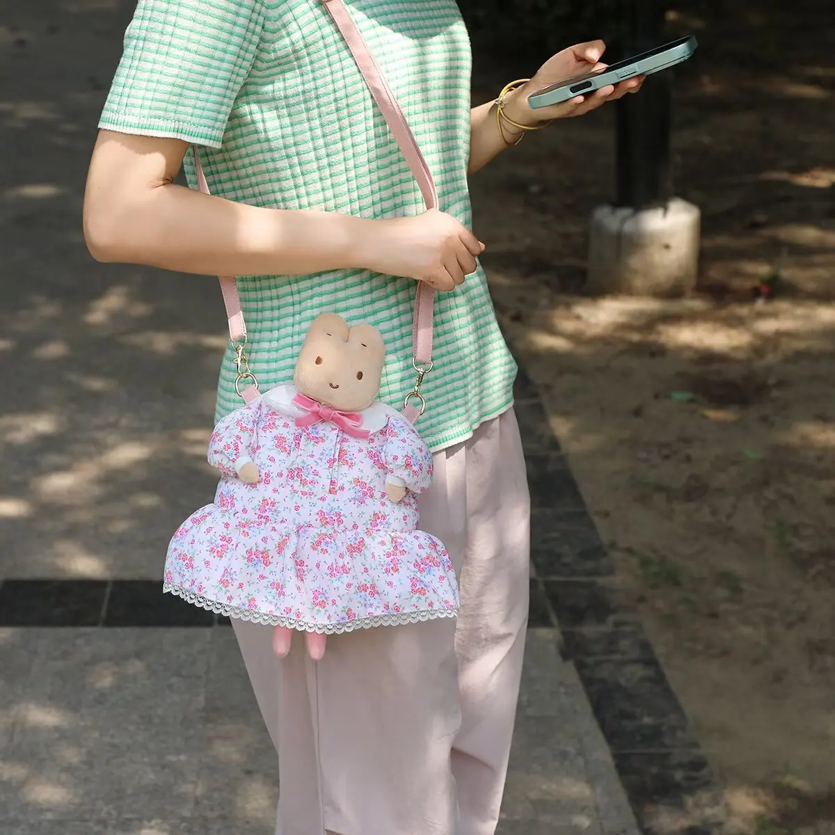 Cartoon Marroncream Pastoral Style Floral Pattern Plush Shoulder Bag Two-Dimensional Creation Phone Pouch Drawstring Candy Bag