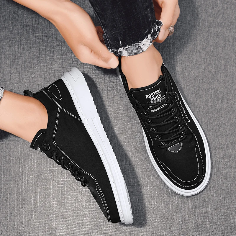 حذاء قماش الرجال أحذية رياضية عادية تنفس المشي الشقق الدانتيل متابعة سكيت المدربين موضة خفيفة الوزن رجل أحذية مفلكنة