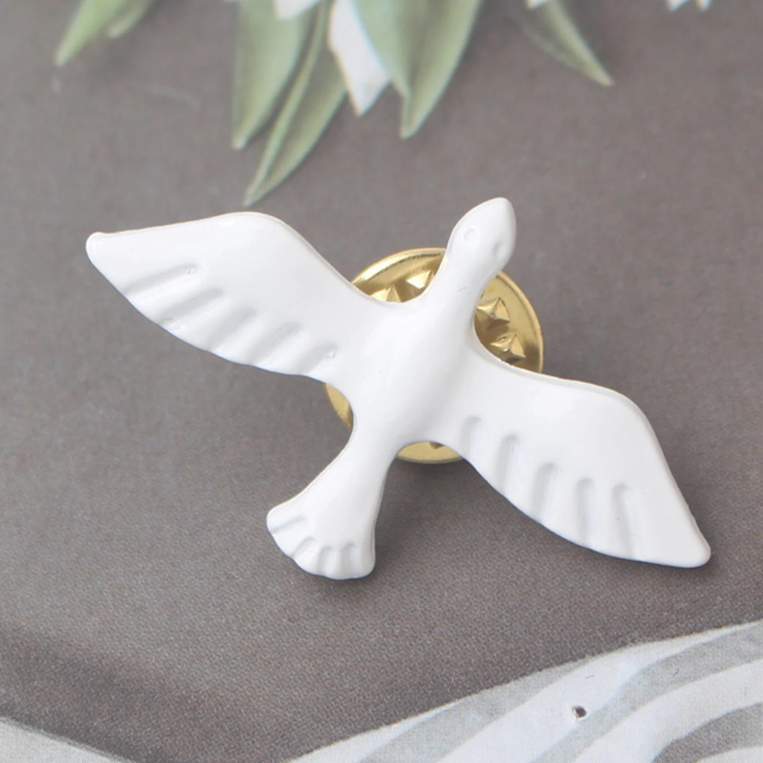 Animal Brooch Acrylic Vintage White Peace Dove Birds Brooch Pins Jewelry Gifts Brooches for Women