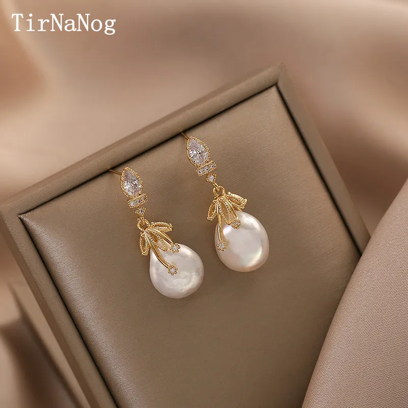 

French Baroque Natural Freshwater Pearl Earrings Fashion Bohemia Luxury Elegant Petals Inlay Zircon Stud earrings Women Present