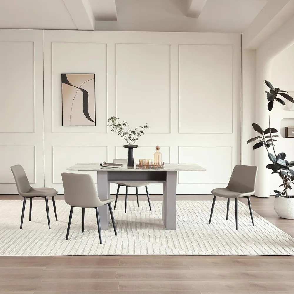 paar moderne kunstleren eetkamerstoelen uit het midden van de eeuw voor comfortabele keukenzitplaatsen