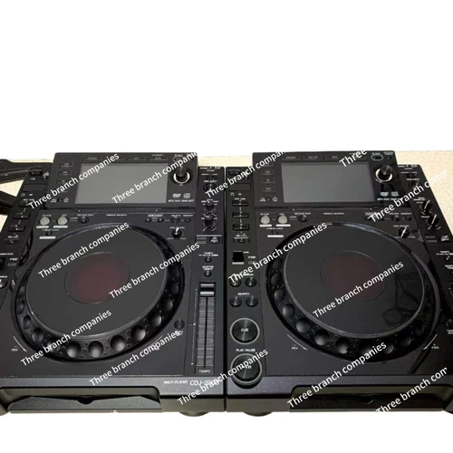 CDJ2000 디스크 플레이어는 정상적으로 작동하며 CD U 디스크 녹음, Rekordbox 소프트웨어를 지원합니다.