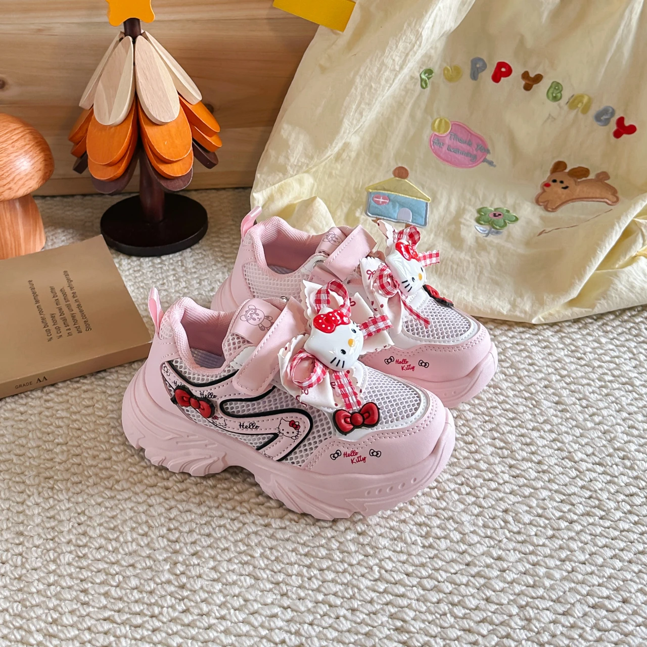 

Детская повседневная обувь Sanrio, весенние туфли с бантом Hello Kitty для детей, дышащие, противоскользящие, дизайнерские, фиолетово-розовые, размеры 26-35