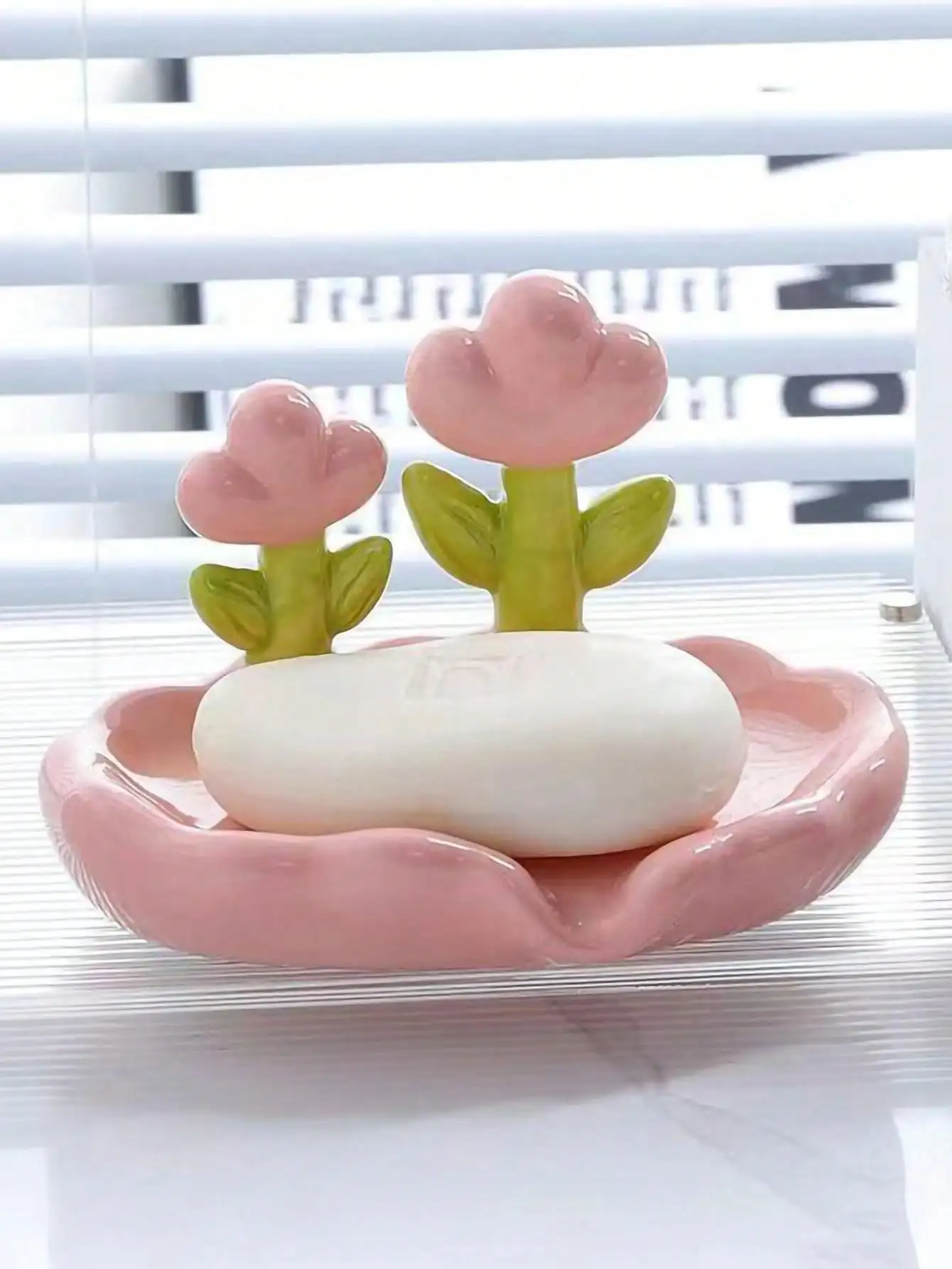 Plastic Portable Cut Flower Shape Soap Dishes Soap Box Household Bathroom Drain Soap Tray Bathroom Soap Box Gadgets Soap Holder