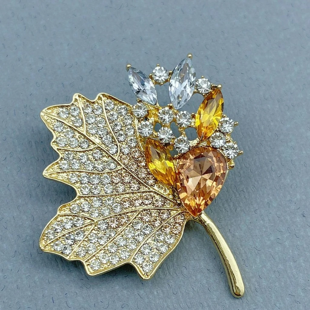 2026 Women's Suit Pin, Business Banquet Brooch, High-Style, Unique Fashion Accessory, Ins Decoration, Light Luxury Waterproof, Best Match, Simple, Wedding Guest Brooch, Collar Accessory, Scarf Clip, Shoe Badge, Commuting, Bag Accessory, Shoe Accessory, European Vintage, Metal Lapel Pin