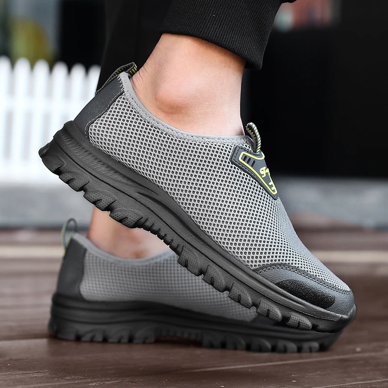 Breathable Men's Casual Shoes Lightweight Outdoor Flat Shoes Anti Slip Men's Sports Shoes Summer Foot Covers 2025 Mesh Sandals