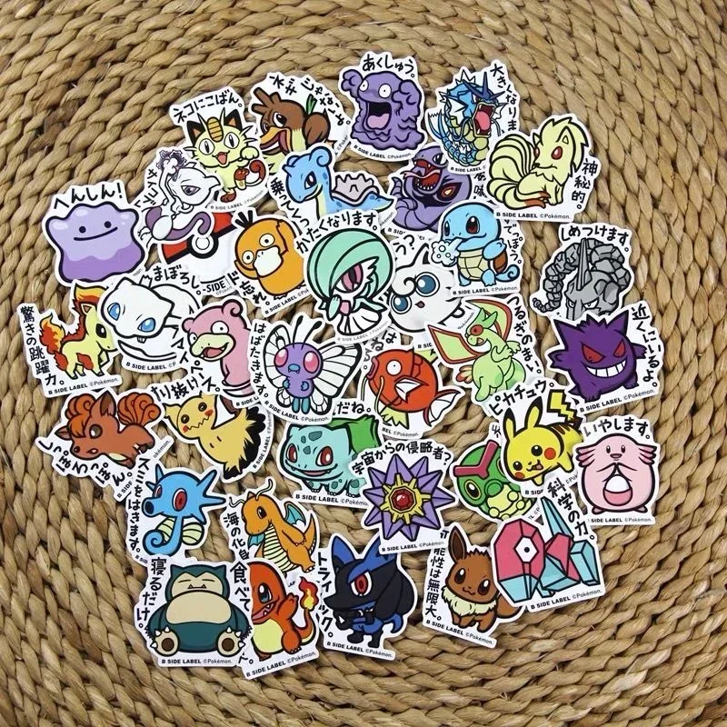 Anime Pokemon Pikachu Charizard Squirtle Hobby Series Valigia per laptop Adesivi carini Adesivi per frigorifero dei cartoni animati Collezione di giocattoli Regalo