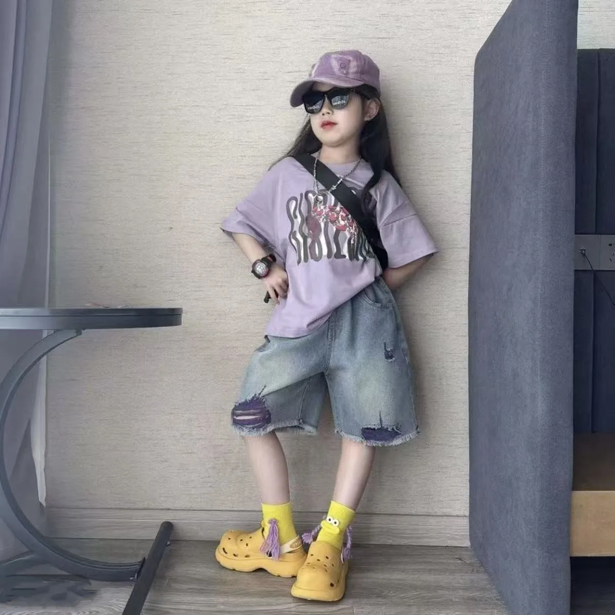 

Girls' Summer Set Children's Fashion Letter Short Sleeve T-shirt Middle and Big Kids' Piercing Shorts Two Piece Set