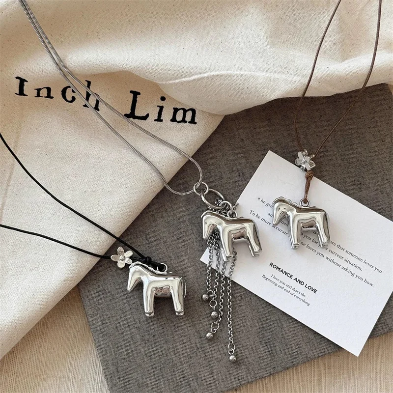 Funny Smooth Surface Metallic Cartoon Horse Flower Pendant Necklaces for Women Long Adjustable Wax Rope Chain Chokers