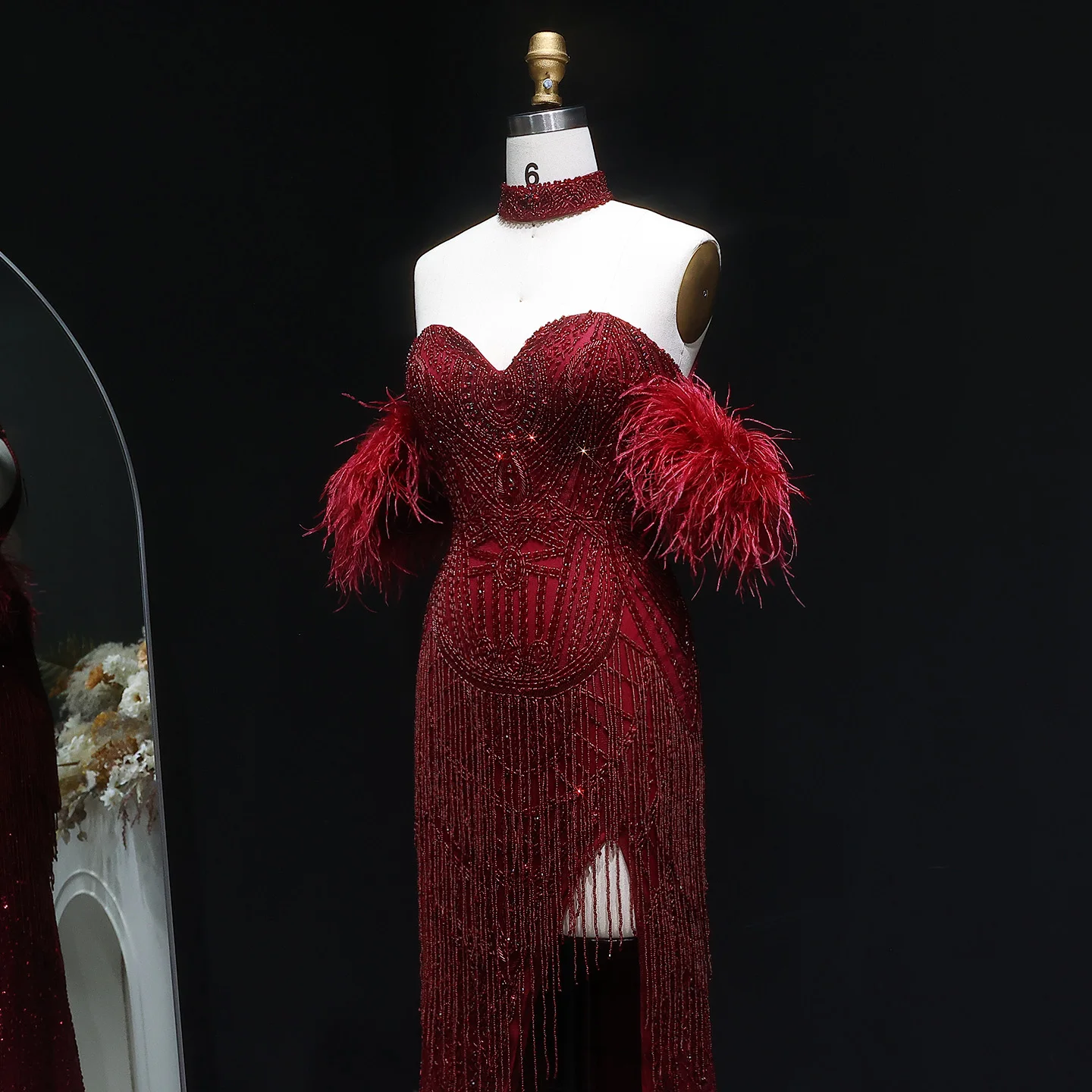 Sharon Said Dubai Luxus-Abendkleid mit Quasten und Federn in Silber-Nude, Meerjungfrauenstil, mit Halskette und hohem Schlitz, Damen-Ballkleid, SS187, maßgeschneidert – Detail 13