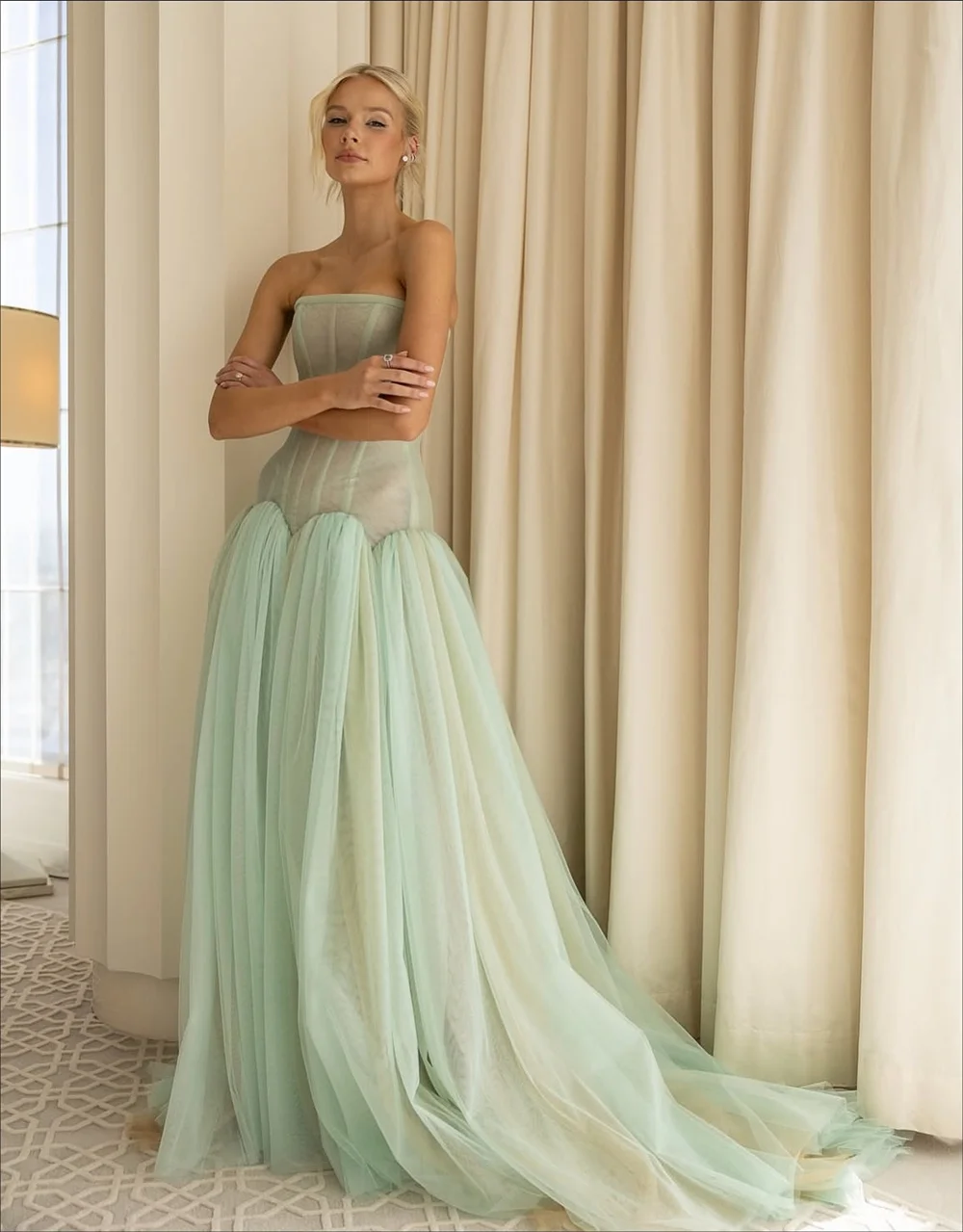 캐시 맞춤형 애플 그린 스트랩리스 A라인 프로무 드레스 우아한 민소매 웨딩 드레스 코트 트레인 이브닝 드레스 2025