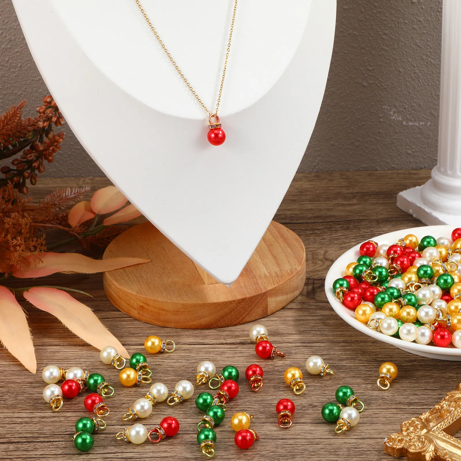 Image of 200 Stück Mini-Weihnachtsbaumschmuck mit Perlglanz-Finish, Elegante Kleine Kugeln für Innen- und Außenbereich, Festliche Dekoration, Feiertagsparty-Dekoration