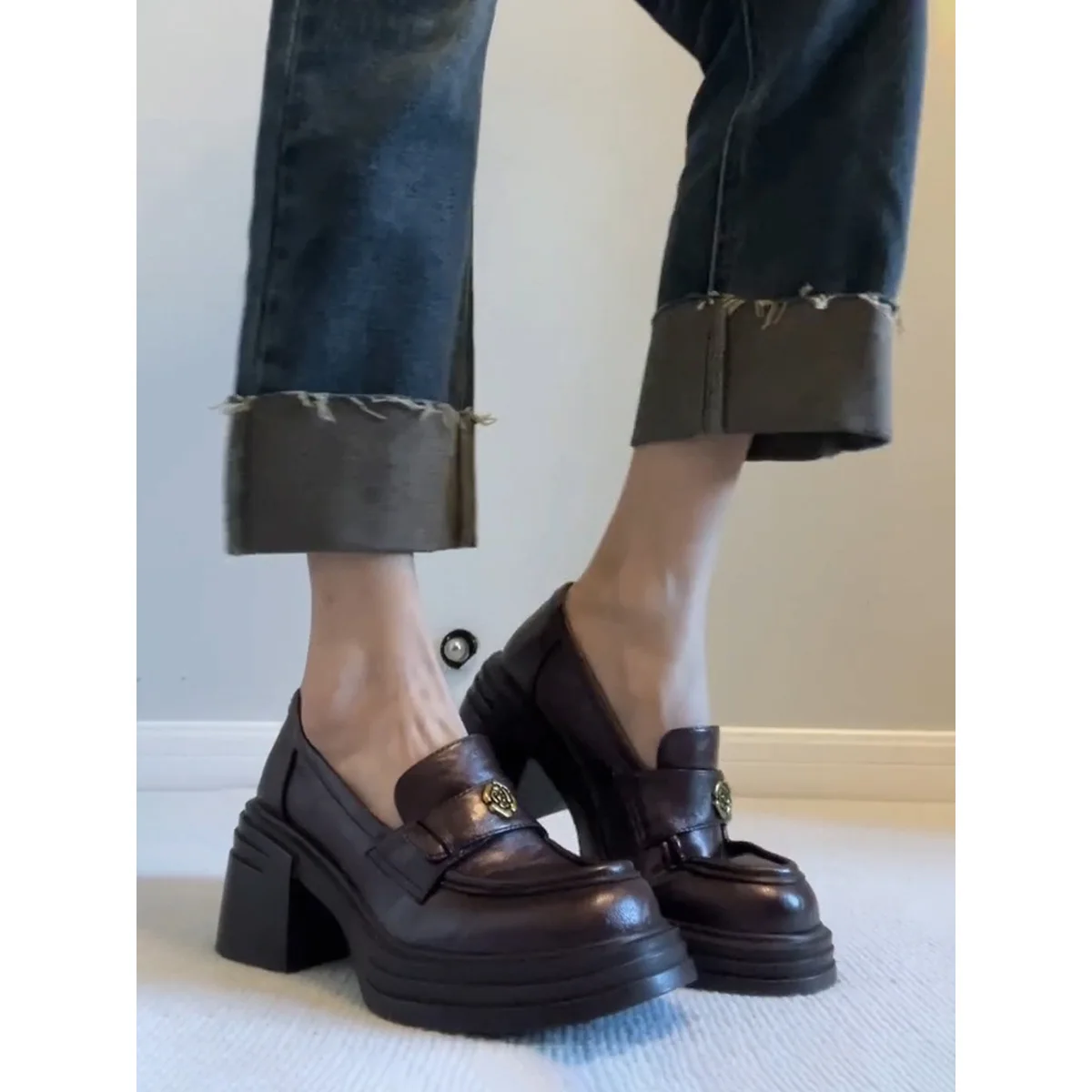 

Женские лоферы на высоком каблуке из воловьей кожи, винтажные кожаные туфли без шнуровки с круглым носком и толстой подошвой из натуральной кожи с камелией для работы