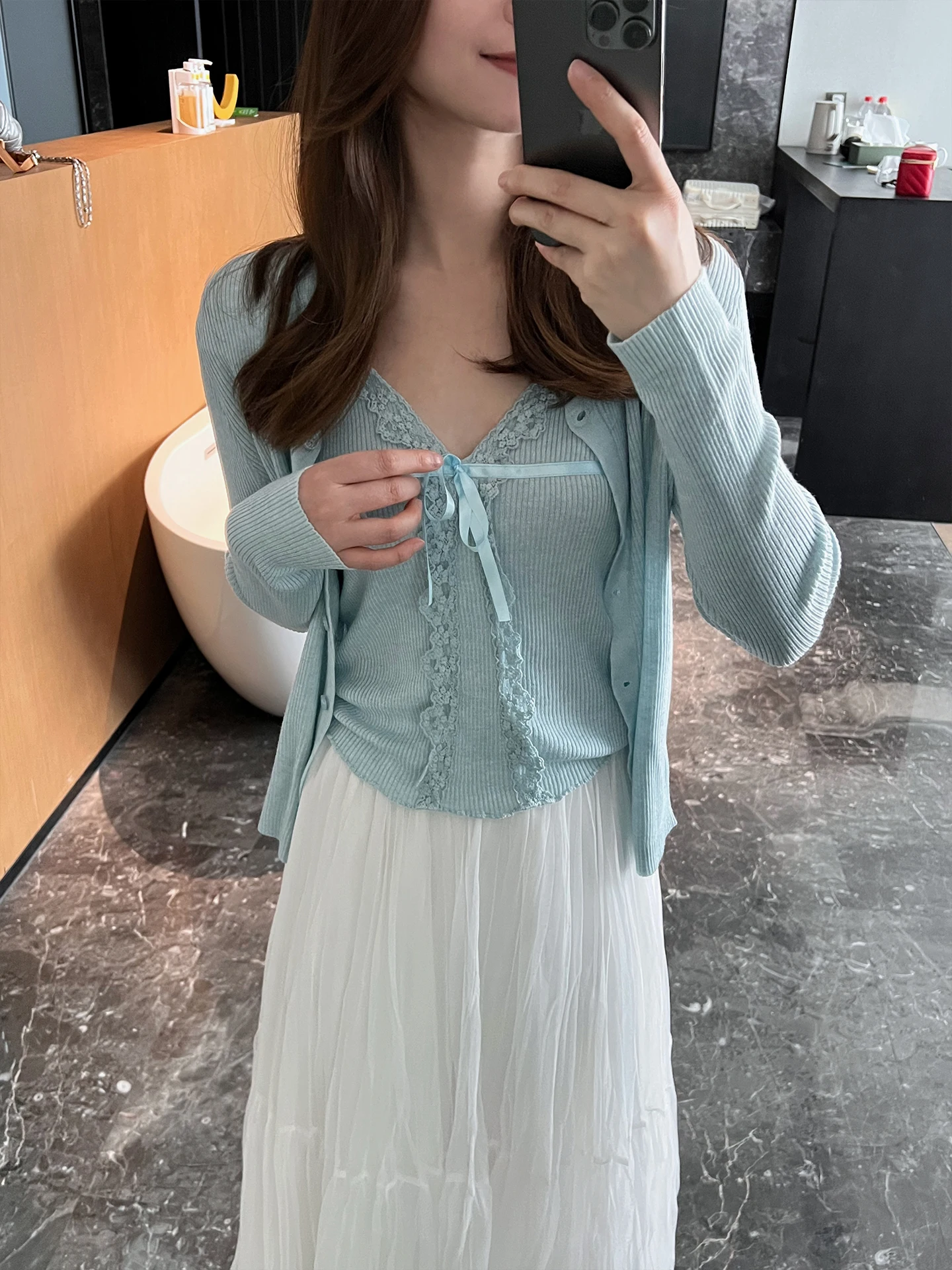 

Momo Big Sister Gentle Style Knitted Sweater Women's Slim Fit Two-Piece Set 2026 New Arrival Long Sleeve Button up Cardigan