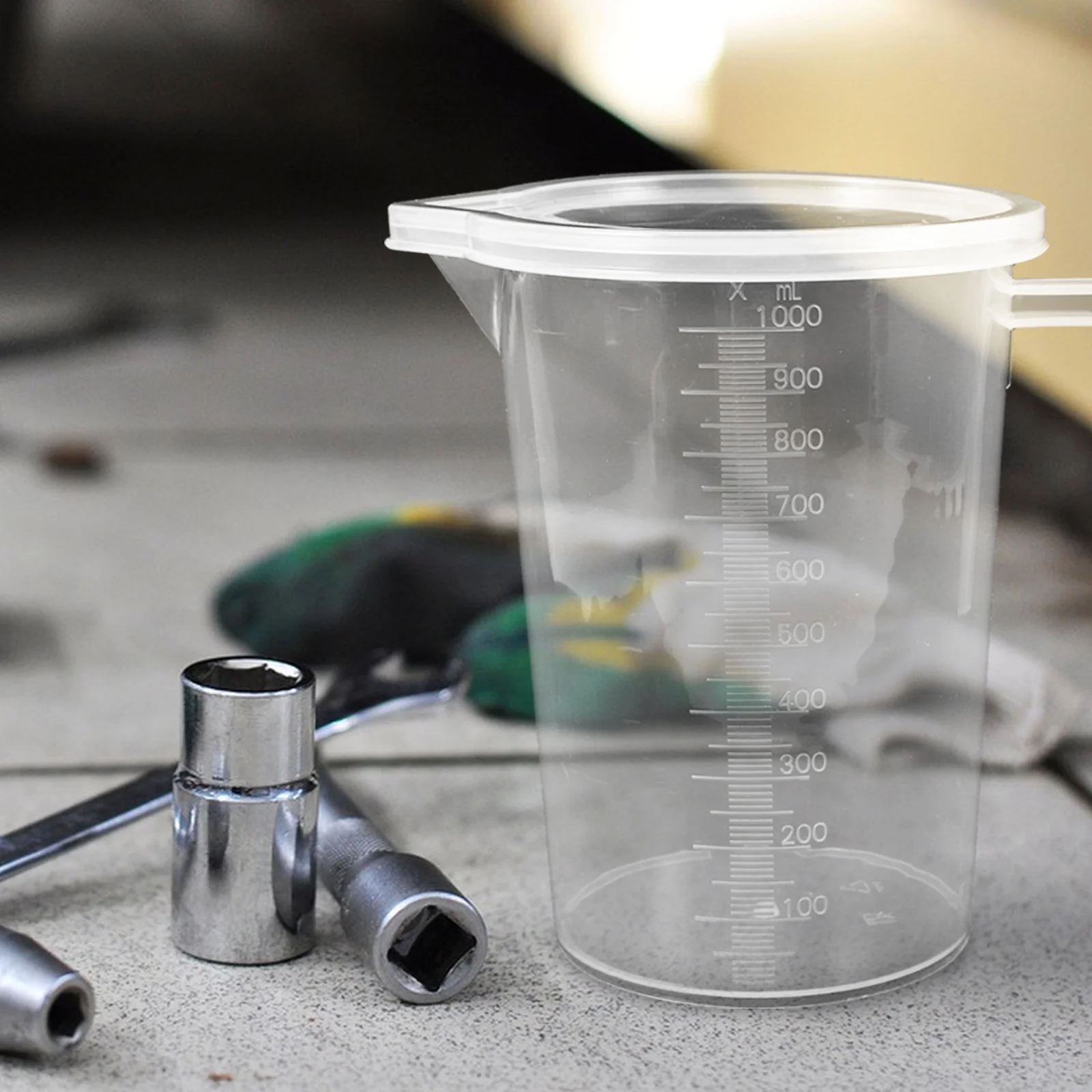 

Engine Oil Measuring Jug Transparent Plastic 1000ml Accurate Liquid Measuring Cup with Lid Oil Jug Measure Cups