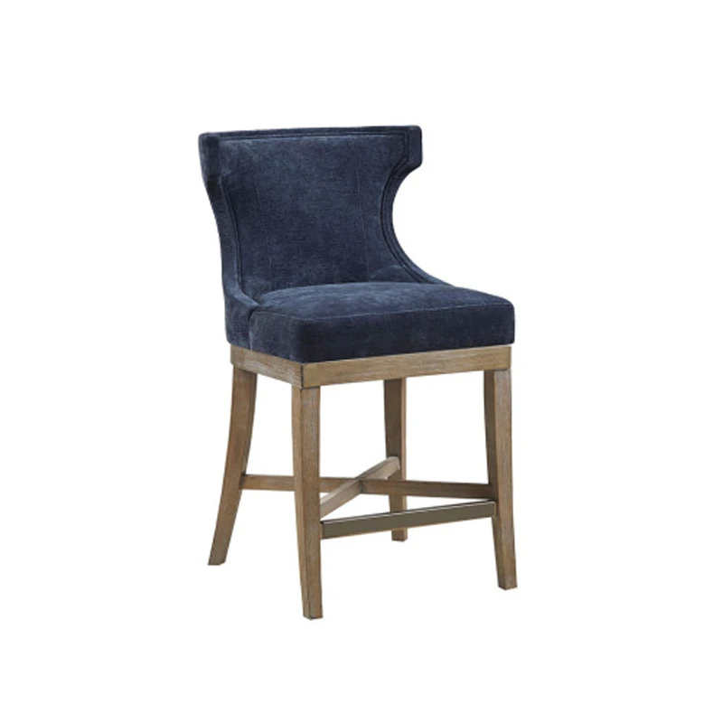 Eleganter drehbarer Thekenhocker – Wingback-Stil, Bronze-Kickplatte, Beine aus wiedergewonnenem grauem Holz, einfache Drehung, 300 Pfund Kapazität