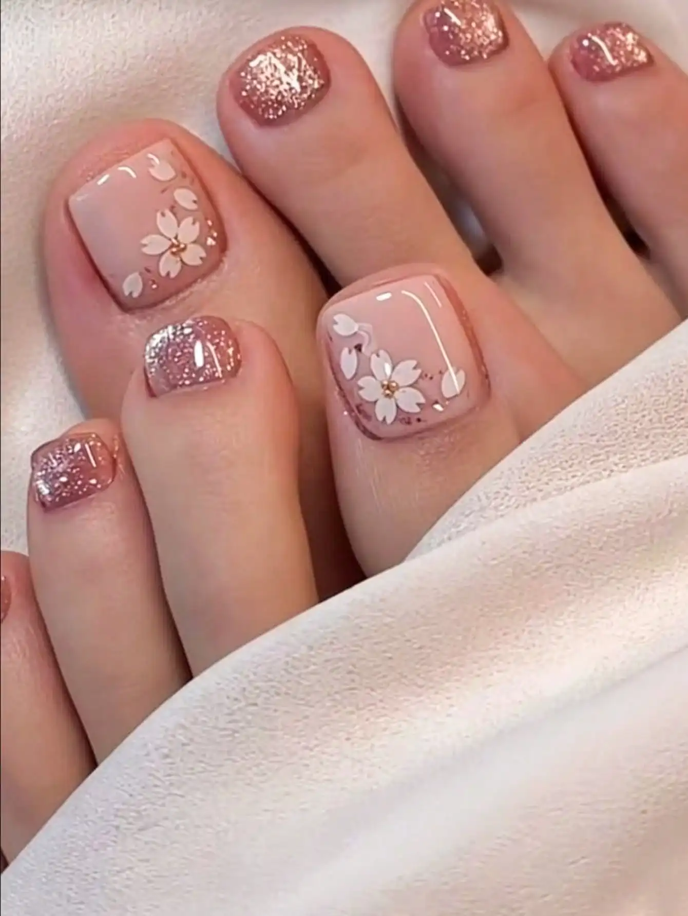 

24pcs Short Square Toe Nail Tips, Valentine's Day Pink Flower & Glitter Minimalist Cute Chromium Alloy Acrylic Press-On Nails, Gel Manicure Set (Includes: 1pc Jelly Gel And 1pc Nail File), Suitable For Women Daily, Date, Party