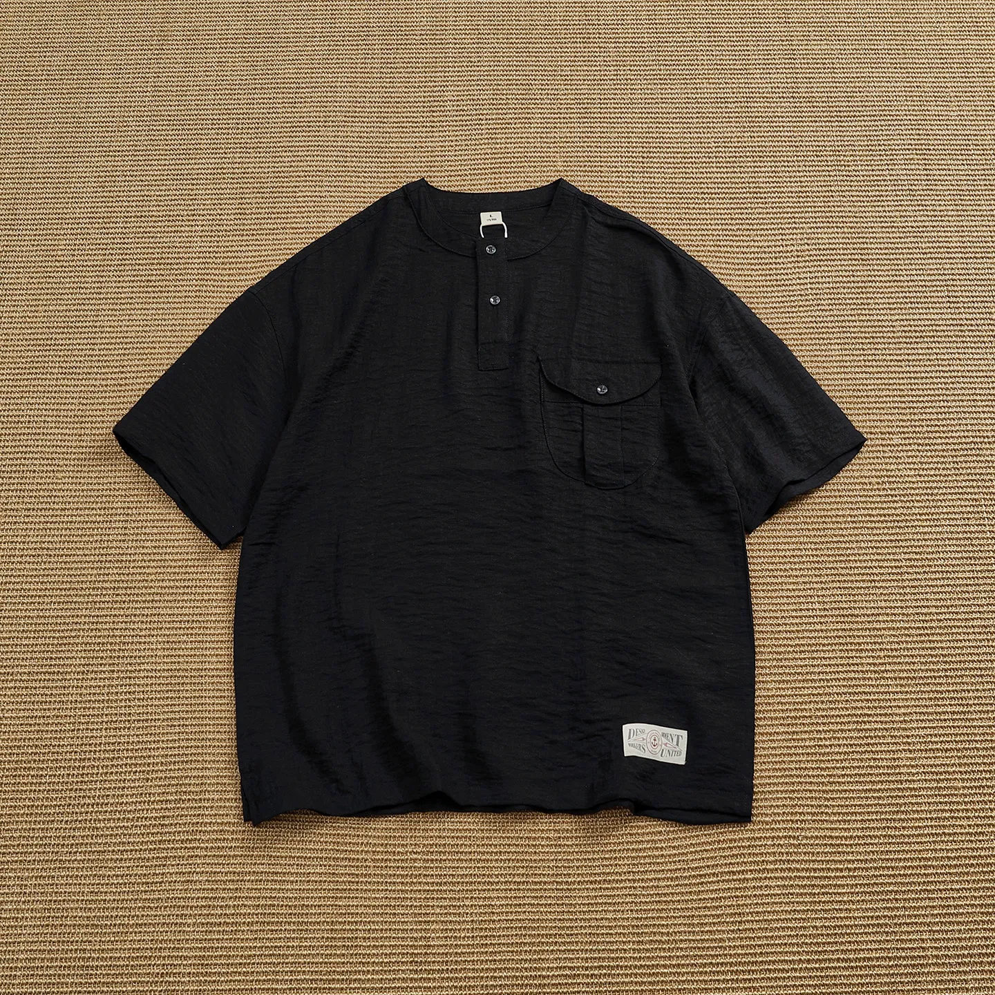 

Мужская футболка с коротким рукавом в стиле ретро-рабочей одежды, с воротником Хенри, из льняной смеси, свободного кроя, с карманом.