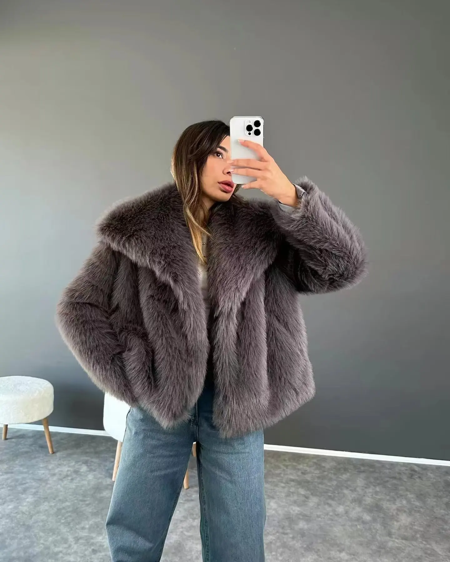 European and American winter women\'s fashionable loose fitting and warm artificial fur short jacket jacket casual long sleeved p