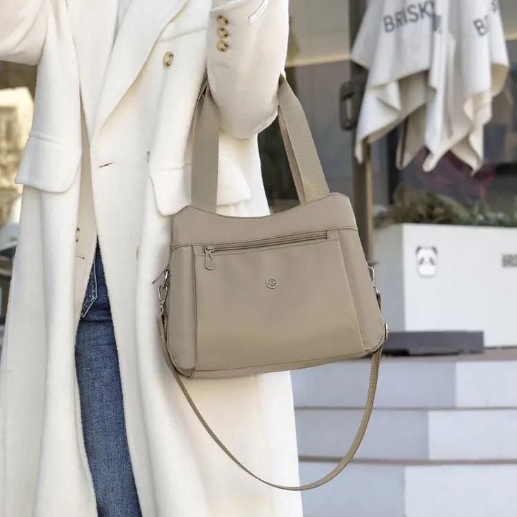 

Повседневная водонепроницаемая нейлоновая сумка-тоут через плечо для женщин, новая дорожная холщовая сумка для мам 2026 года