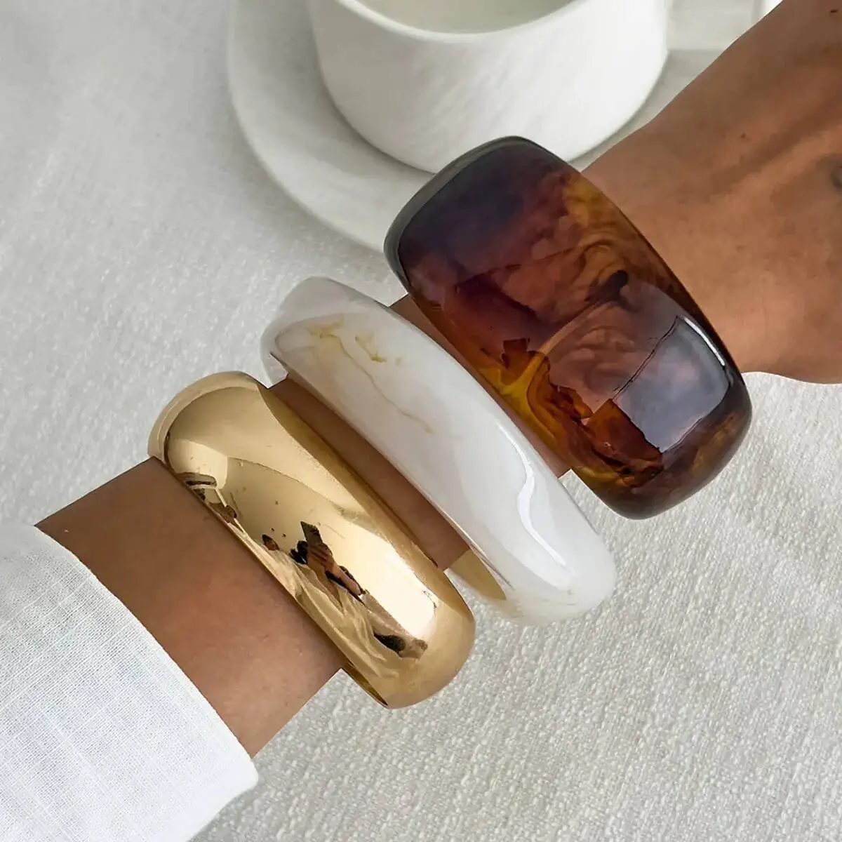 

Lacteo Retro Punk Round Geometric Metal Bangles Women Creative Irregular Chunky Resin Acrylic Bracelets Grunge Jewelry Accessory