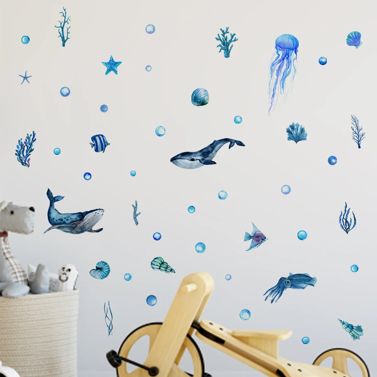 1 Set of Detachable Daterproof Self-adhesive Marine Animal Blue Luminous Wall Stickers Children\'s Room Decoration