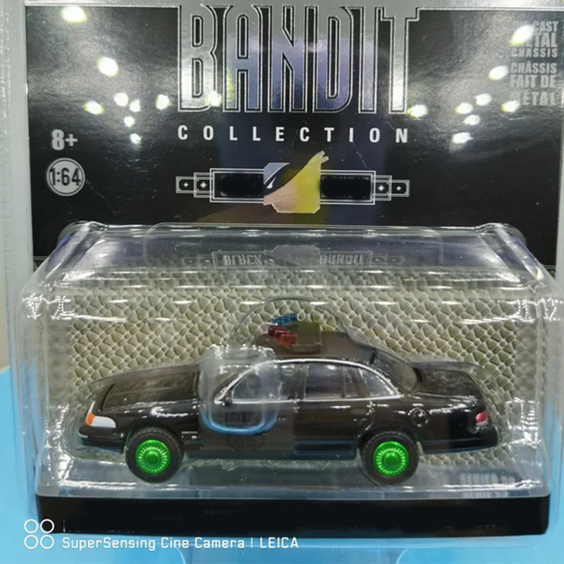 

Зеленый свет 1:64 Корона Виктории, серия полицейских автомобилей, модель для взрослых, сувенирные подарки, статический дисплей, серия для хобби
